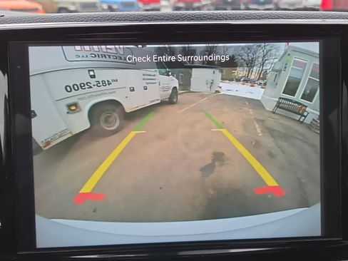 Used 2025 Chrysler Pacifica Select image 27