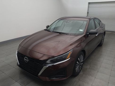Used 2024 Nissan Altima 2.5 SV FWD image 15
