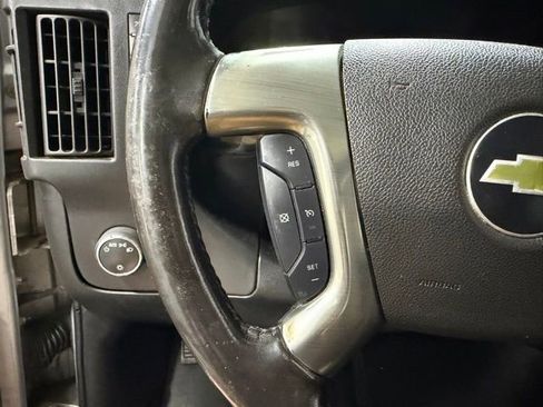 Used 2017 Chevrolet Express 2500 RWD image 15