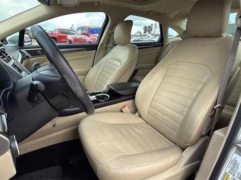 Used 2013 Ford Fusion SE image 12