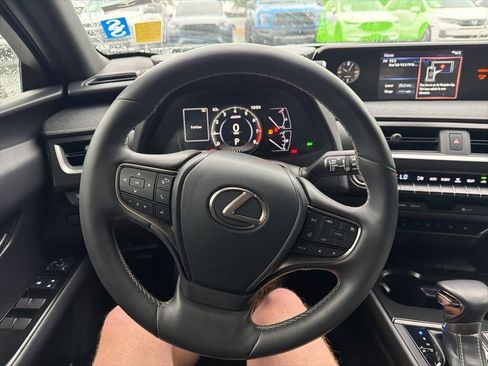 Used 2019 Lexus UX 200 FWD image 18