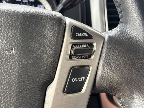 Used 2018 Nissan Titan SL image 20