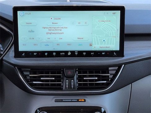 Certified 2025 Ford Escape Platinum w/ Premium Technology Package image 18