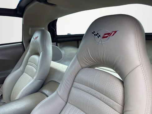 Used 2004 Chevrolet Corvette Coupe w/ Preferred Equipment Group image 13