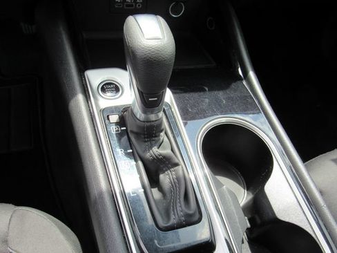 Used 2024 Nissan Altima 2.5 SV FWD image 25