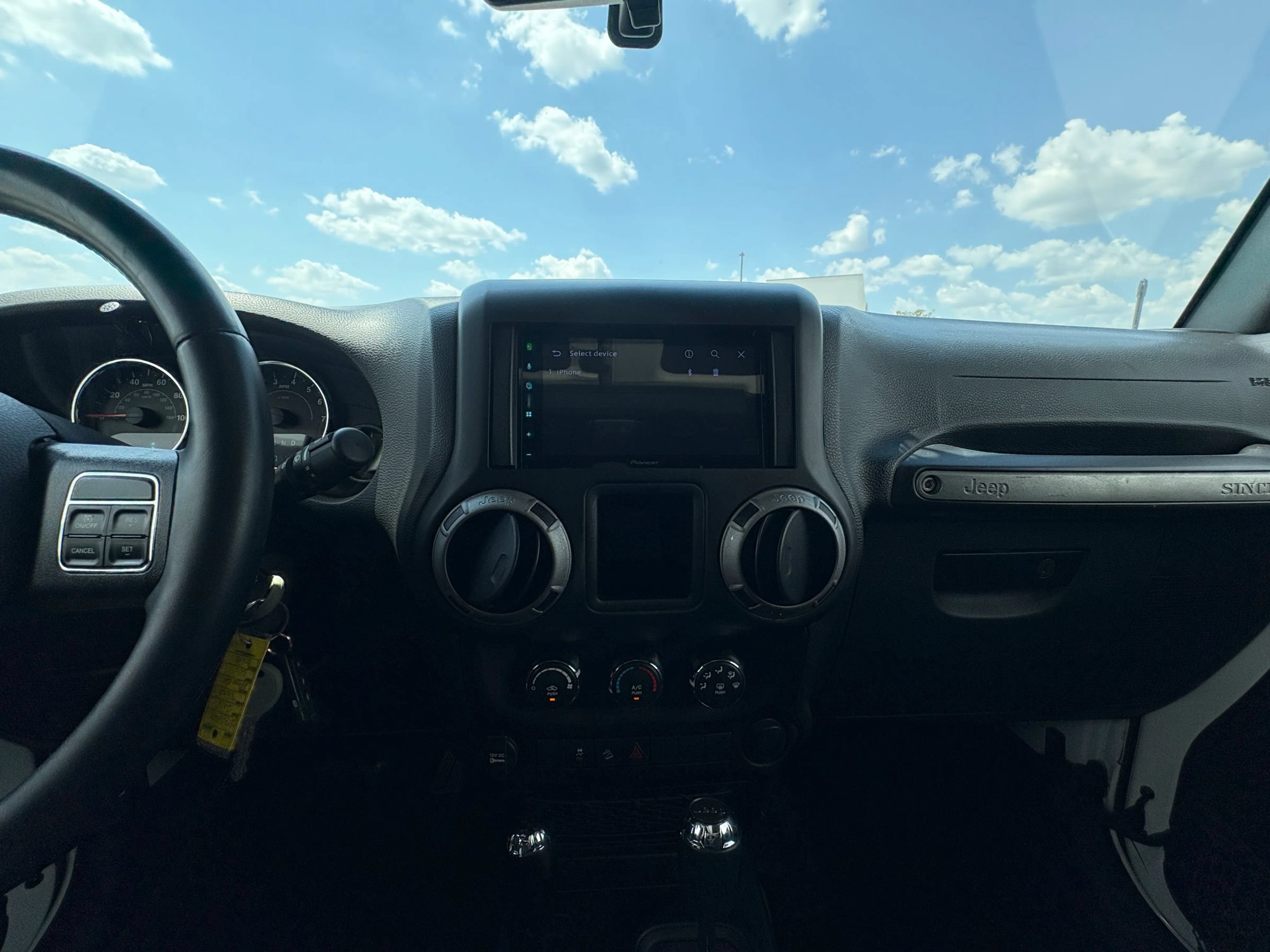 Used 2016 Jeep Wrangler Unlimited Sport w/ Connectivity Group AWD/4WD image 12
