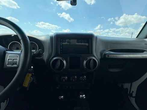 Used 2016 Jeep Wrangler Unlimited Sport w/ Connectivity Group AWD/4WD image 12