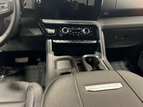 Used 2025 GMC Sierra 2500 Denali w/ Denali Reserve Package image 12