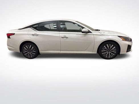 Used 2023 Nissan Altima 2.5 SV image 4