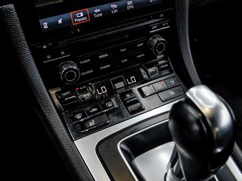 Used 2022 Porsche 718 Cayman image 32