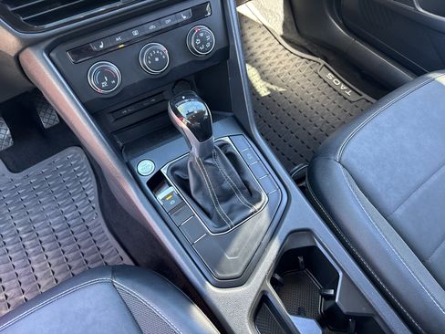 Used 2022 Volkswagen Taos SE image 24