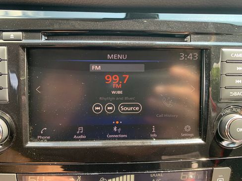 Used 2020 Nissan Rogue SV FWD image 13