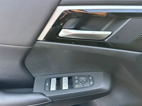 New 2025 Mitsubishi Outlander SE image 12