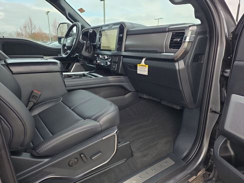 Used 2025 Ford F250 Platinum image 22