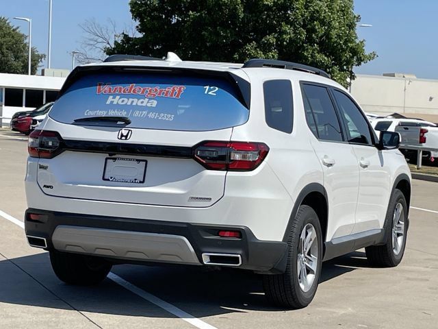 Used 2025 Honda Pilot Touring image 4