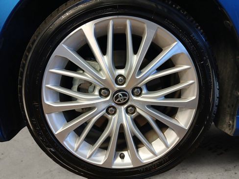 Used 2020 Toyota Camry XLE image 14