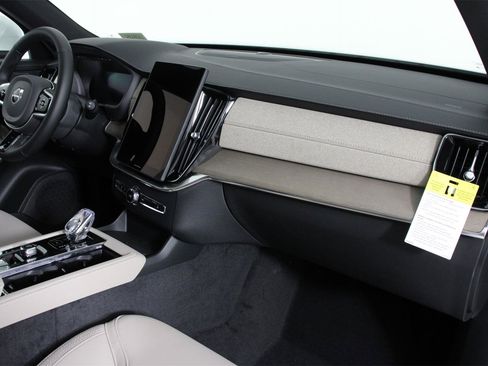 New 2026 Volvo XC90 B6 Plus w/ Protection Package Premier image 9