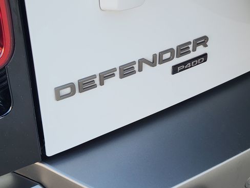 Certified 2023 Land Rover Defender 130 X-Dynamic SE image 13