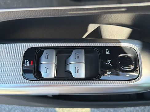 Used 2025 Mercedes-Benz GLC 300 image 28