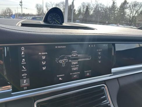 Used 2018 Porsche Panamera 4 image 24