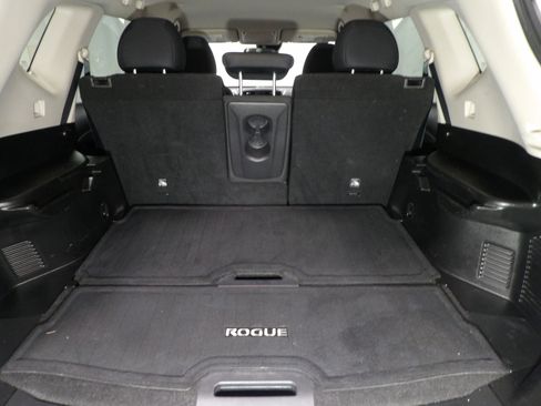 Used 2019 Nissan Rogue SV image 8