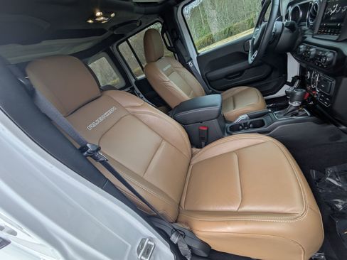 Used 2022 Jeep Wrangler Unlimited Rubicon w/ Xtreme Recon 35" Tire Package image 28