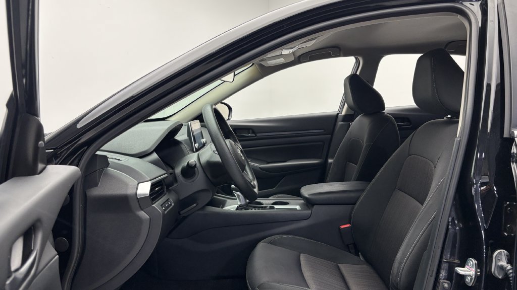 Used 2025 Nissan Altima 2.5 S FWD image 10