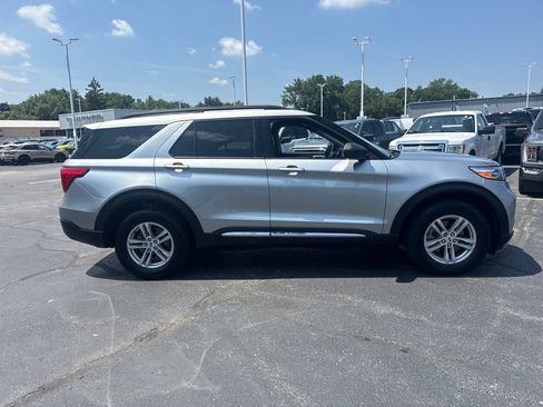 Used 2024 Ford Explorer XLT w/ Equipment Group 202A AWD/4WD image 6