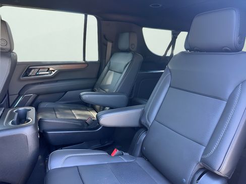 Used 2025 GMC Yukon XL Denali AWD/4WD image 13