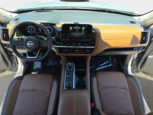 Used 2025 Nissan Pathfinder Platinum w/ Cargo Package AWD/4WD image 10