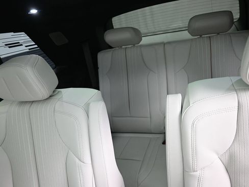 Used 2026 Cadillac Vistiq Luxury AWD/4WD image 16