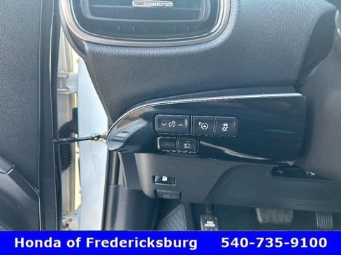 Used 2022 Toyota Prius FWD image 25