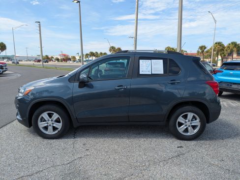 Used 2022 Chevrolet Trax LT w/ LT Convenience Package AWD/4WD image 7