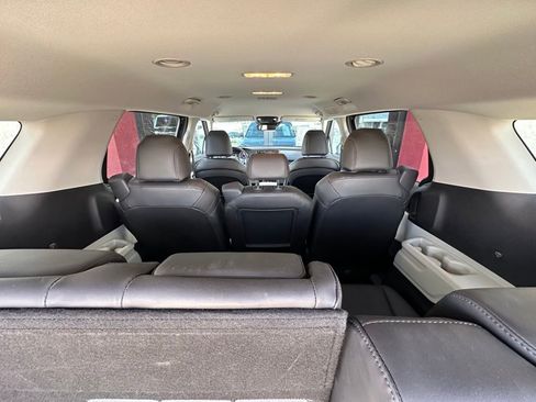 Used 2022 Kia Carnival LX FWD image 28