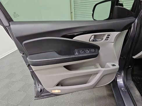 Used 2021 Honda Pilot Touring image 31