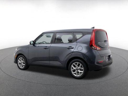 Used 2025 Kia Soul LX w/ LX Technology Package FWD image 7