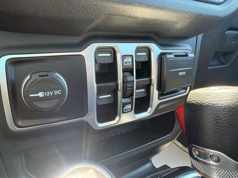 Used 2025 Jeep Wrangler Unlimited Sport AWD/4WD image 24