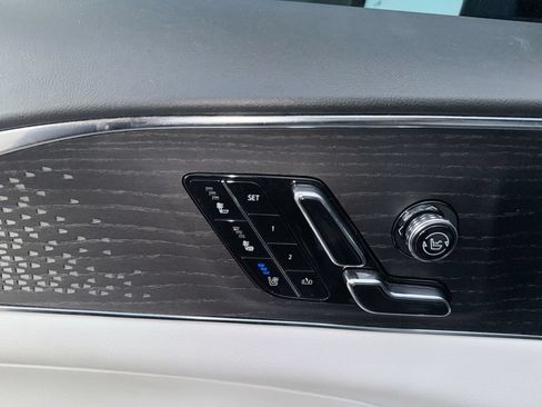 Used 2023 Cadillac Lyriq AWD image 14