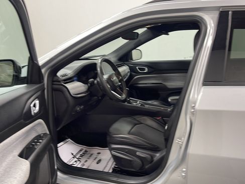 Used 2024 Jeep Compass Latitude AWD/4WD image 2