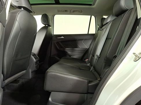 Used 2022 Volkswagen Tiguan SE image 13