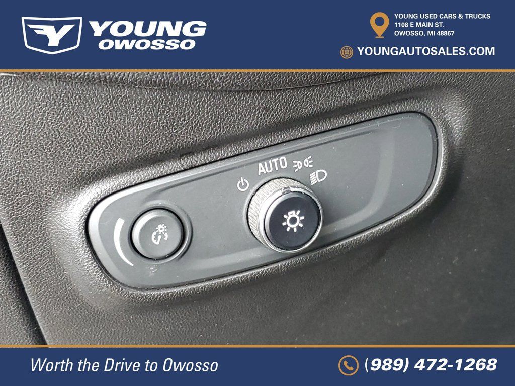 Used 2022 Chevrolet Equinox RS w/ RS Leather Package FWD image 11