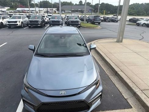 Used 2021 Toyota Corolla SE FWD image 3