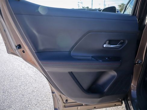 Used 2025 Nissan Kicks SR image 25