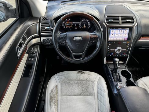 Used 2019 Ford Explorer Platinum AWD/4WD image 14