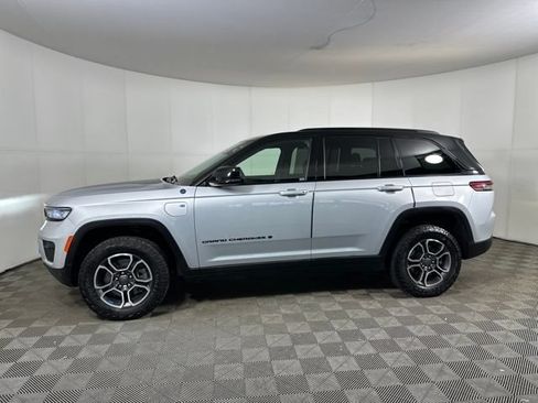Used 2023 Jeep Grand Cherokee Trailhawk w/ Luxury Tech Group III AWD/4WD image 6