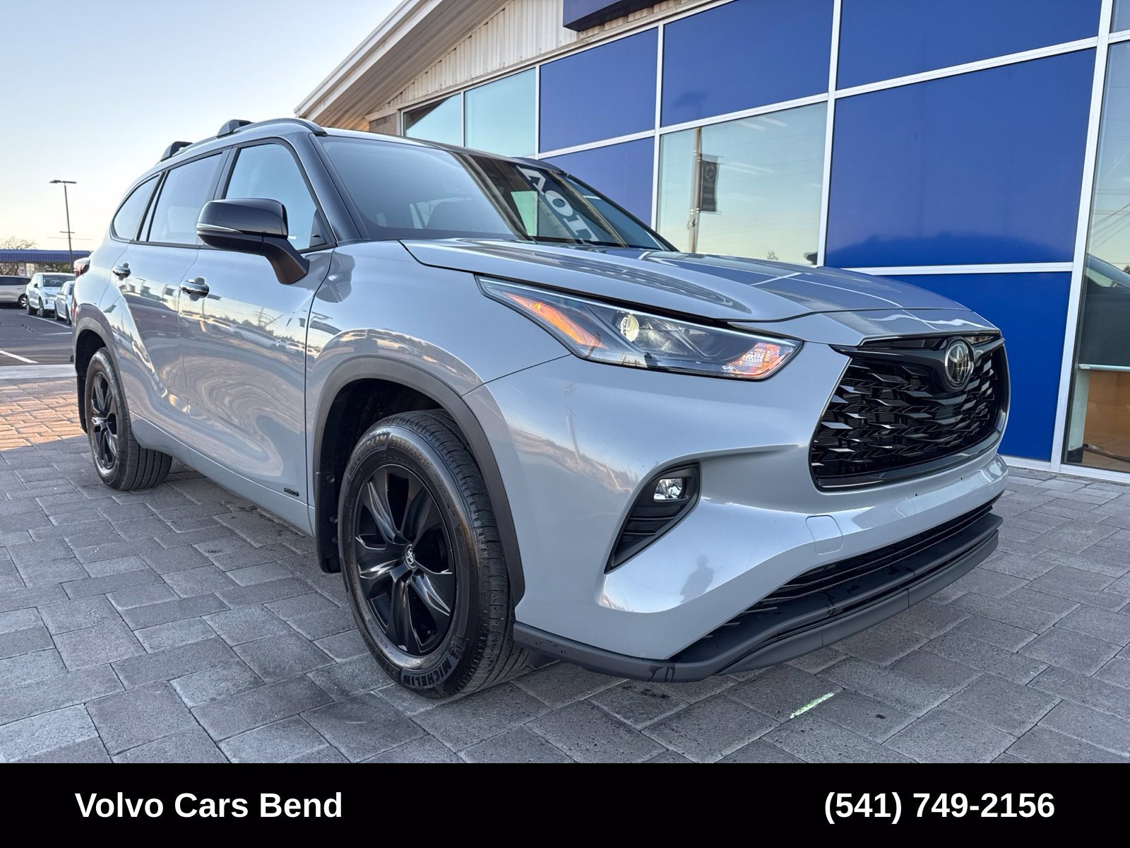 Used 2025 Toyota Highlander XLE AWD/4WD image 2