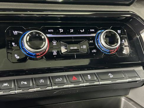 Used 2024 GMC Sierra 1500 AT4 w/ AT4 Premium Package image 31