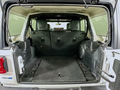 Used 2022 Jeep Wrangler Sahara w/ Cold Weather Group image 28