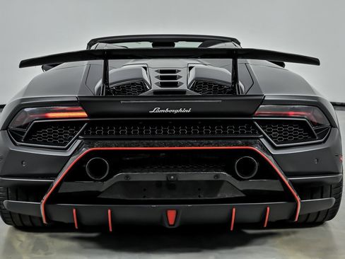 Used 2018 Lamborghini Huracan Performante AWD/4WD image 12