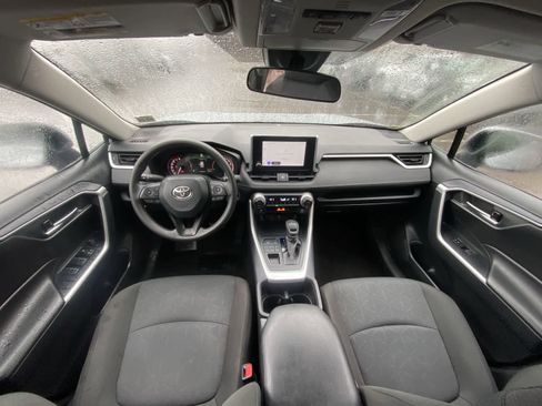 Used 2025 Toyota RAV4 XLE AWD/4WD image 25